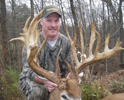 Bill Crutchfield, Jr. of Newburg with his State Record Non-typical Buck.