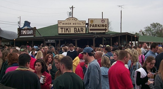 Party-goers at the Tiki Bar in Solomons in 2001. (somd.com file photo)