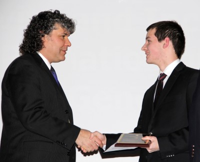 Jeff Goldstein, director of the National Center for Earth and Space Science Education, left, congratulates Lackey junior Paul Warren, right. Warren’s experiment was selected to go aboard the SPaceX-Dragon vehicle later this year. (Submitted photo)