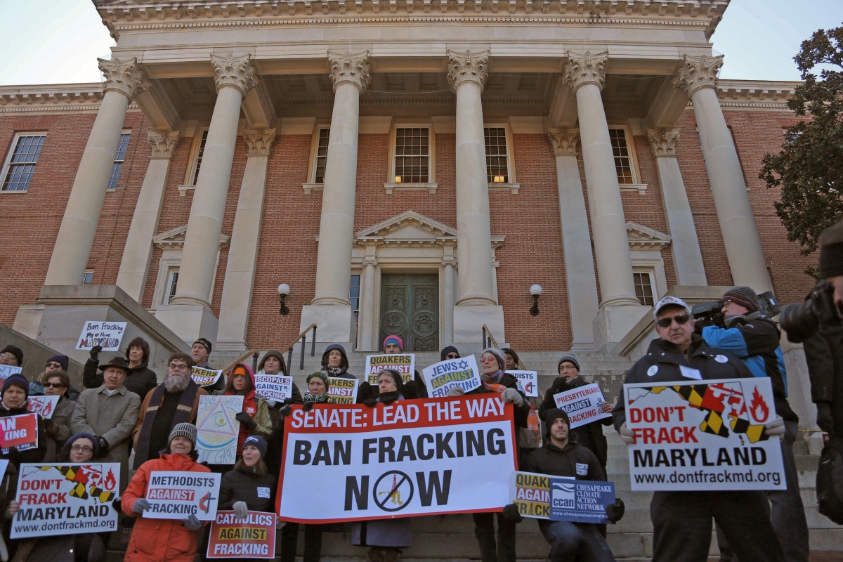 Anti-fracking protesters stood in front of the State House in Annapolis on March 16. They blocked the entrance in a peaceful demonstration that resulted in about a dozen protesters being arrested. (Photo: Hannah Klarner)