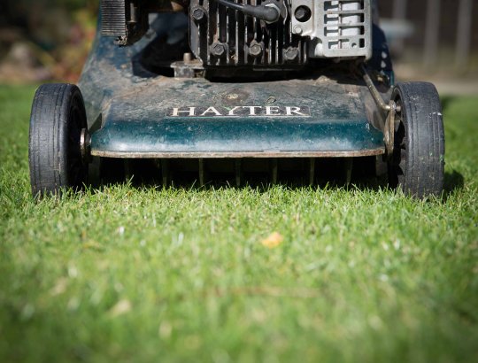 Every hour of running a gas-powered mower can emit the same amount of air pollution as driving a passenger car 300 miles. (Matt Mallet/CC BY-NC-ND 2.0)