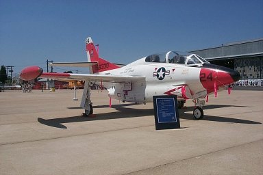 T-2C_Buckeye-1.jpg (19304 bytes)