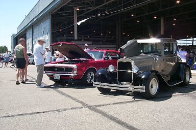 antique_cars.jpg (33100 bytes)