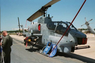 ah-1w-2.jpg (25747 bytes)